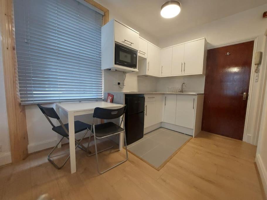 Newly Refurbished Studio Londra Esterno foto