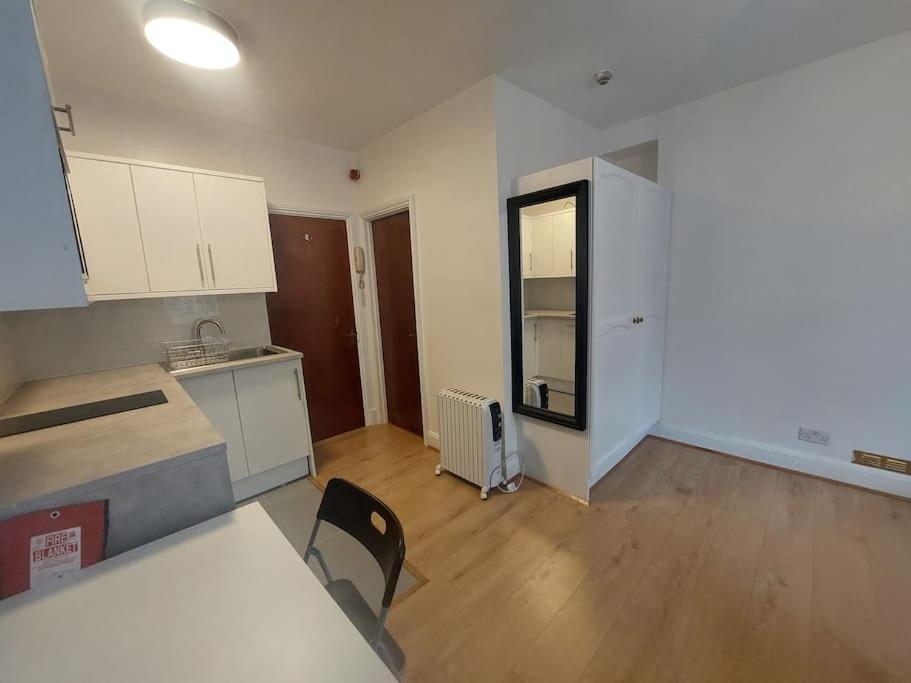 Newly Refurbished Studio Londra Esterno foto